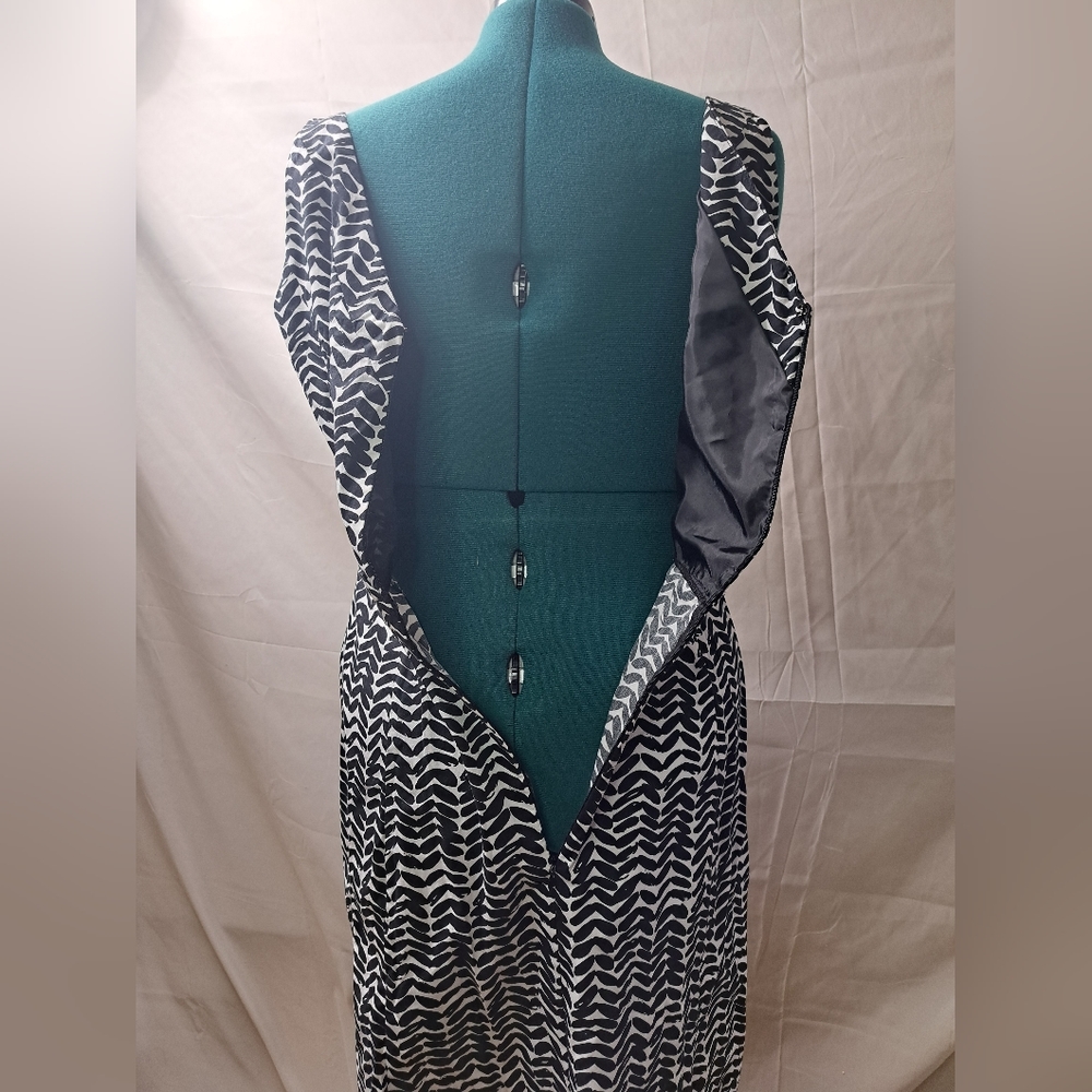 Dress - Picture 3 of 4